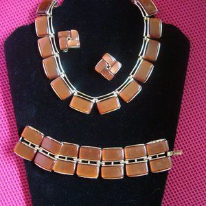 Vintage Lisner Brown Gold Tone Thermoset Jewelry Set Necklace Bracelet Earrings